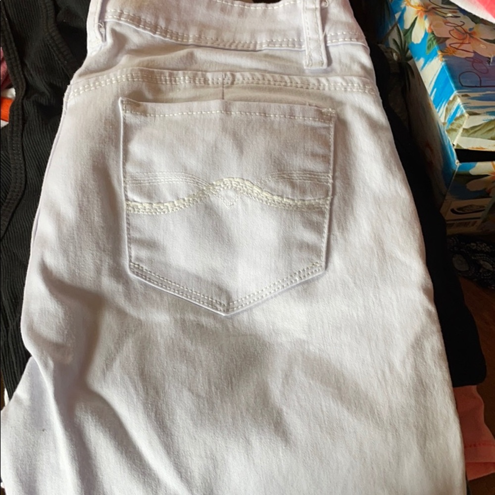 White Capri pants